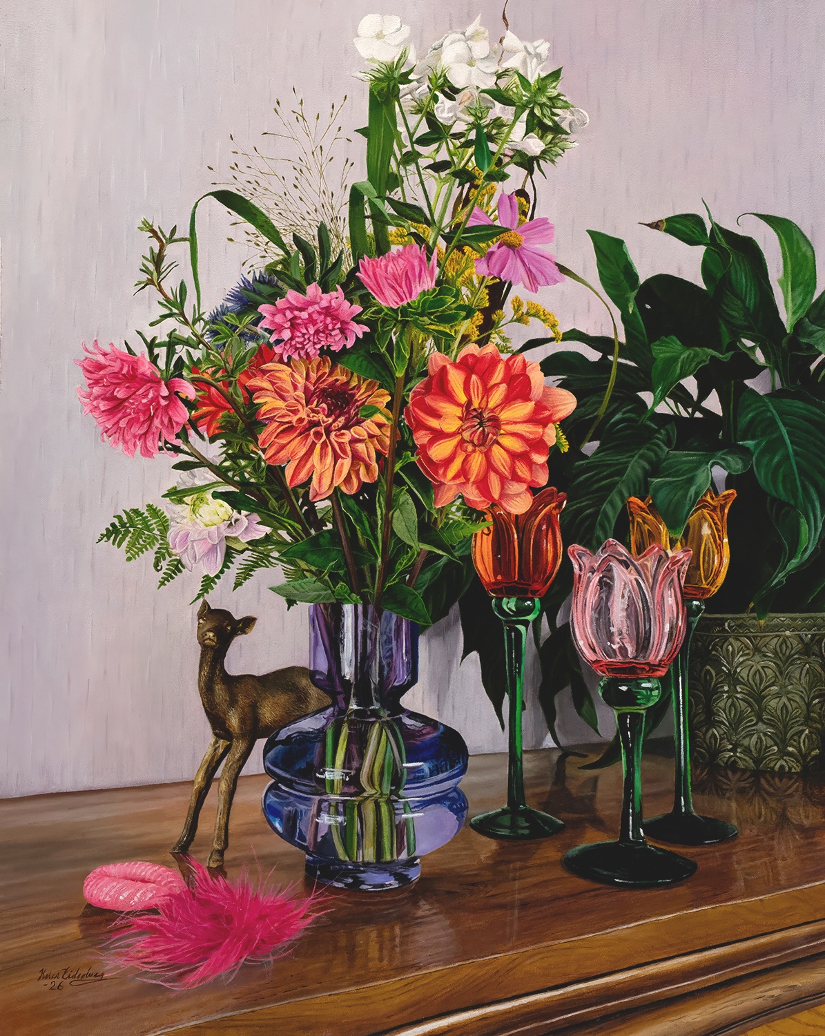 Oljemålning i realistisk stil blomsterarrangemang prydnadssaker på chiffonje